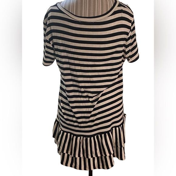 Vegetation size large short sleeved top ruffle accent excellent condition - Picture 1 of 2